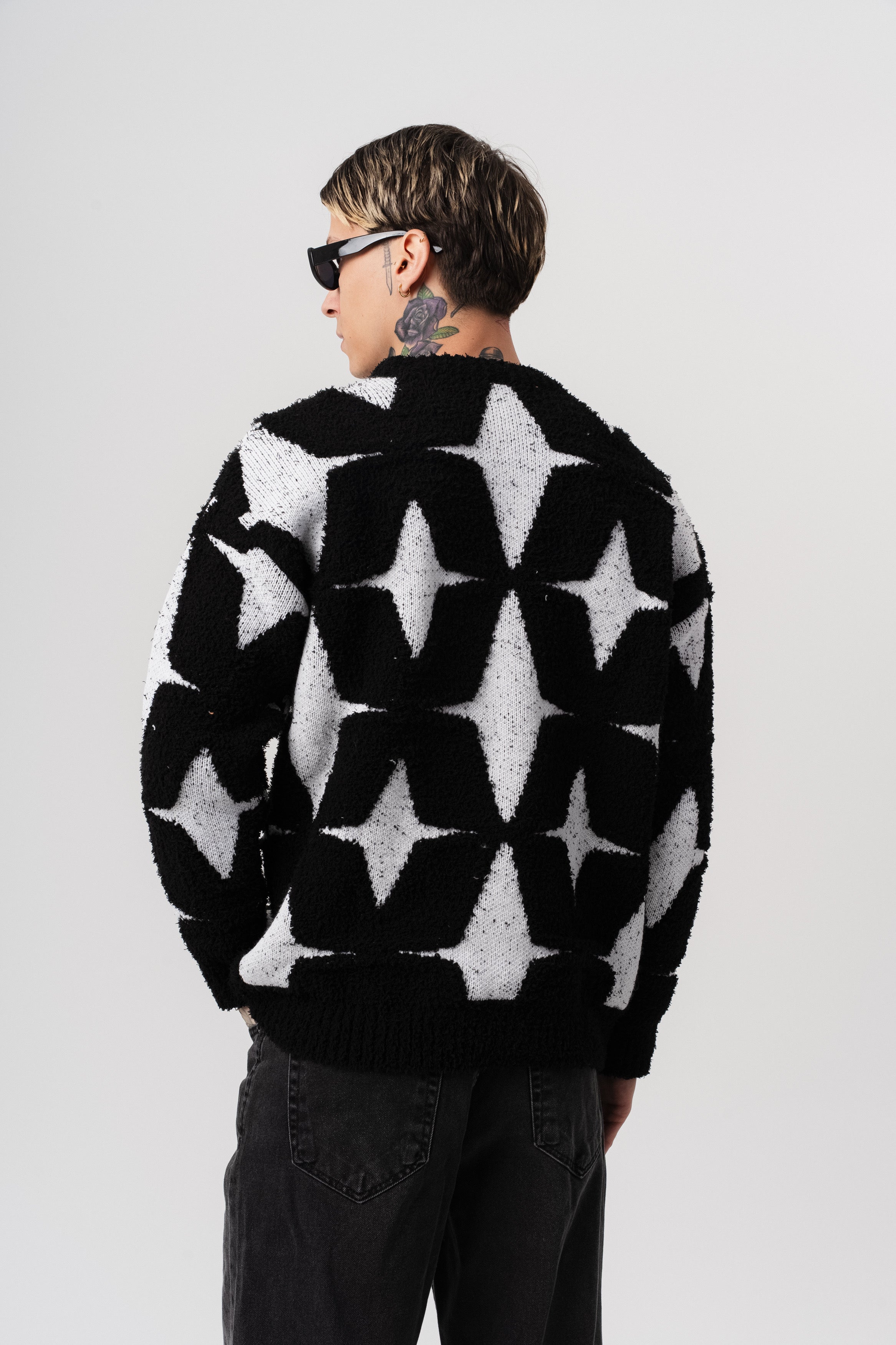 Pull fluffy étoile noir et blanc