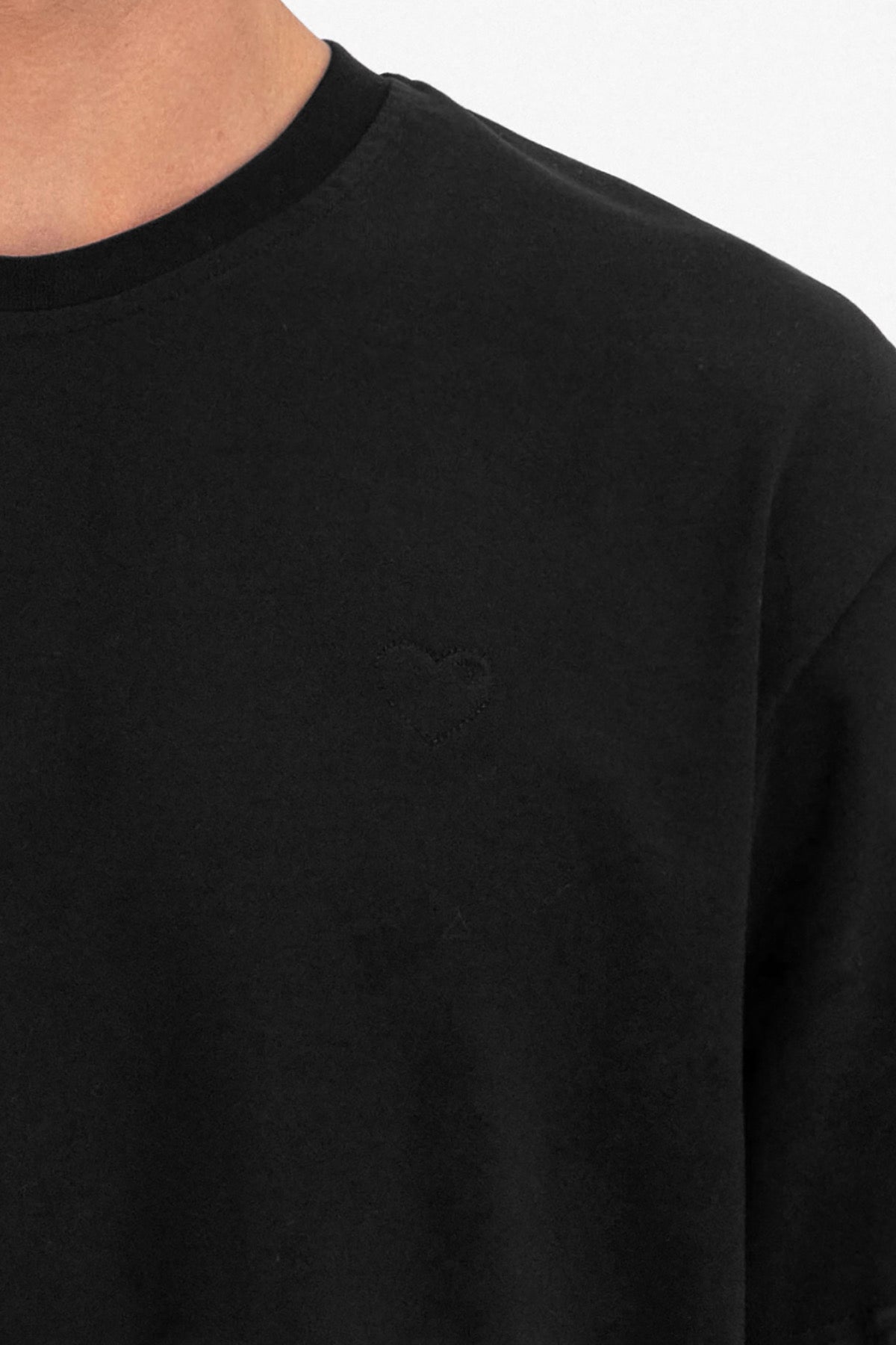 T-shirt noir petit cœur