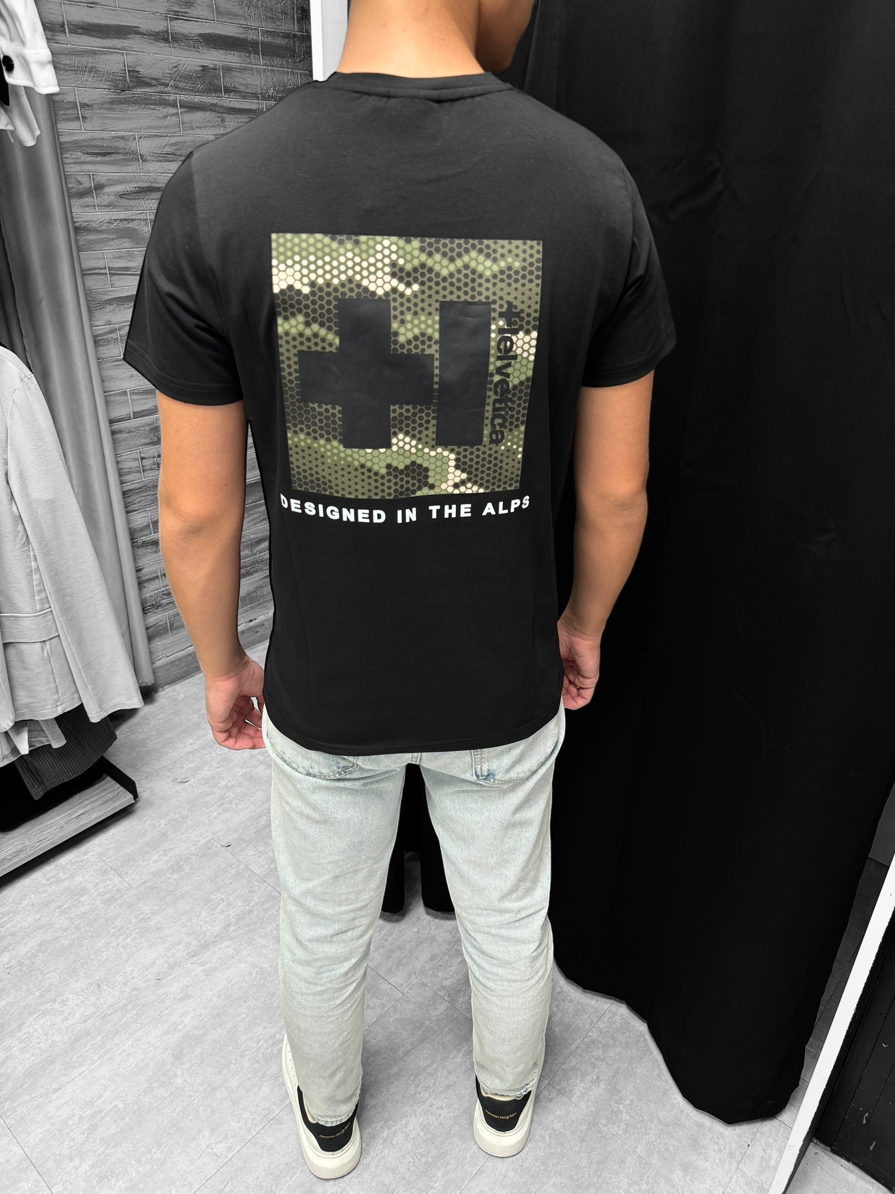 Helvetica - T-shirt Blake noir
