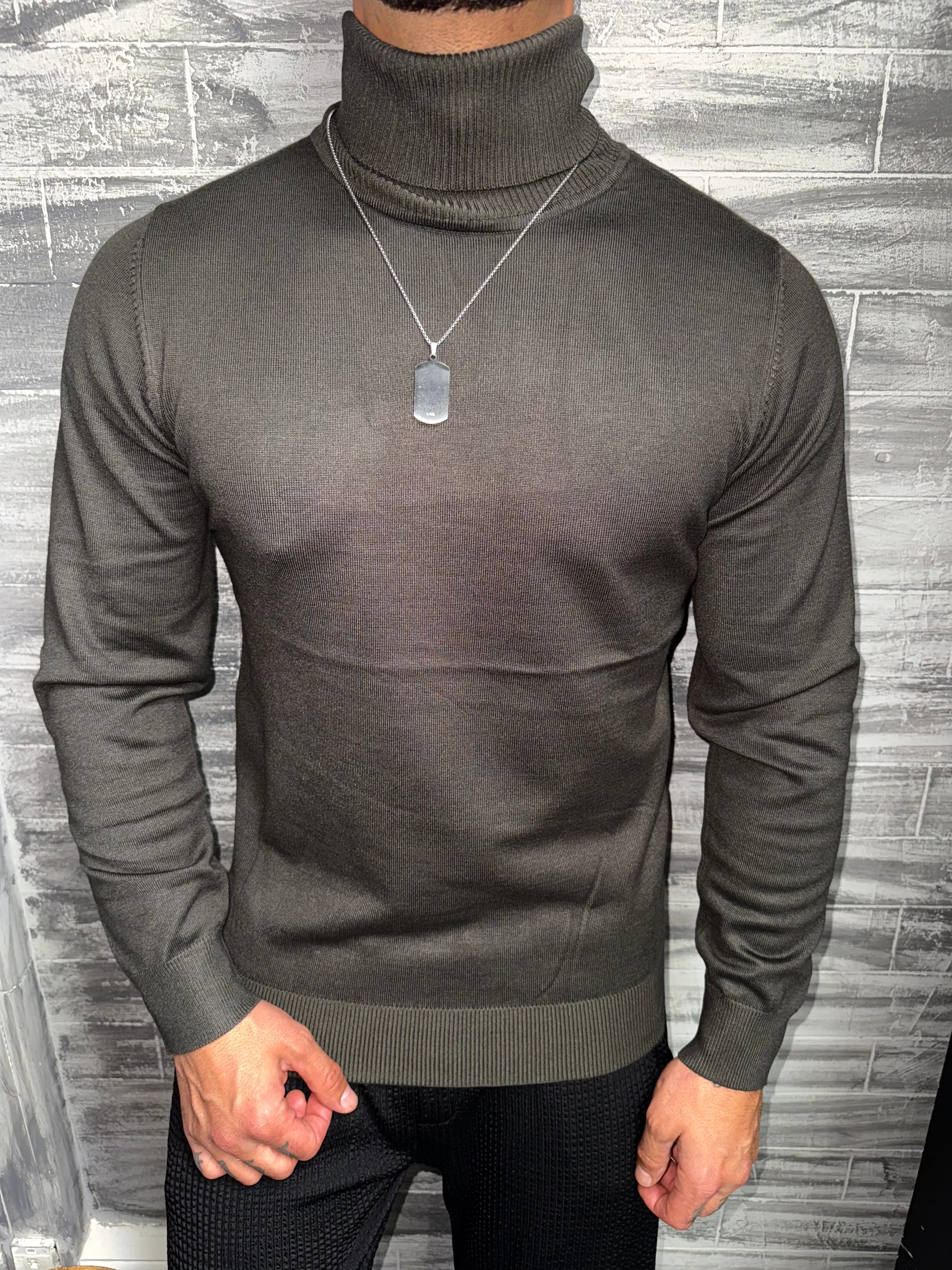 Frilivin - Black Turtleneck
