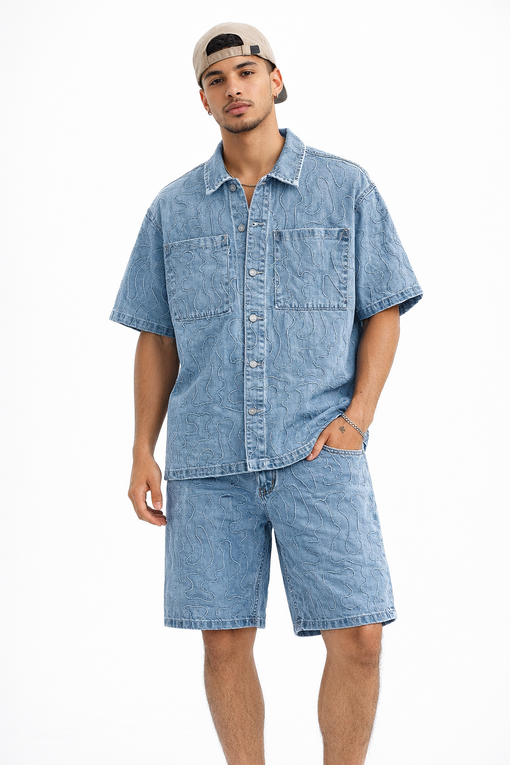 Ensemble short et chemise en jean bleu à motifs