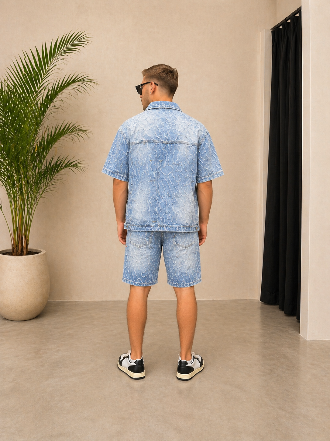 Ensemble short et chemise en jean bleu à motif délavé