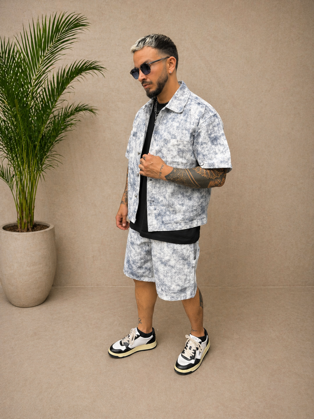 Ensemble short et chemise en jean motifs blancs et bleu