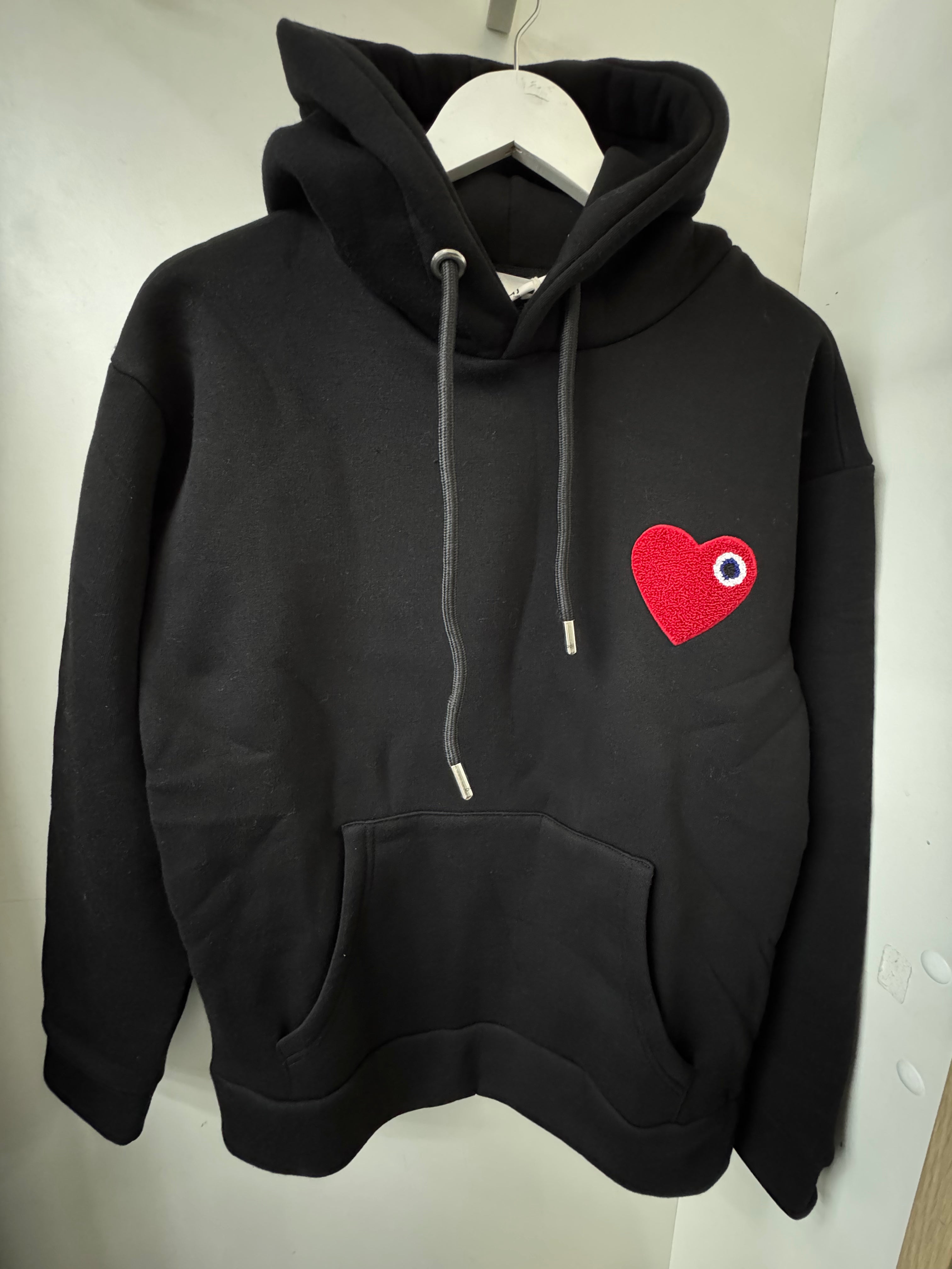 Sweat capuche noir Cœur rouge