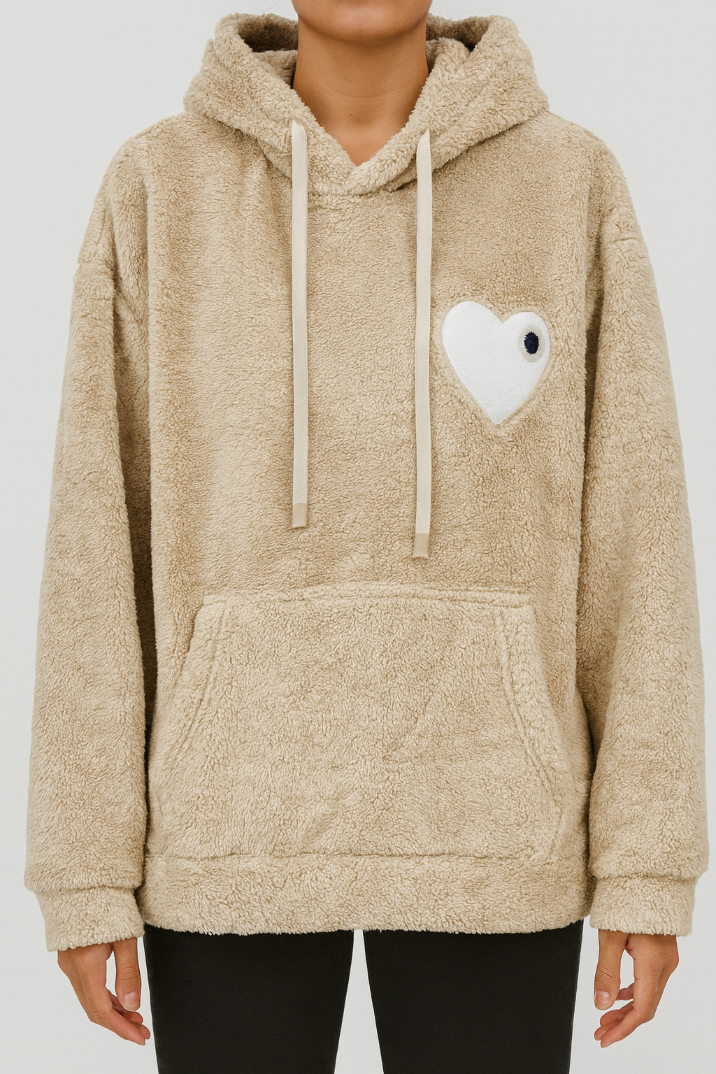 Sweat capuche fourrure beige cœur blanc