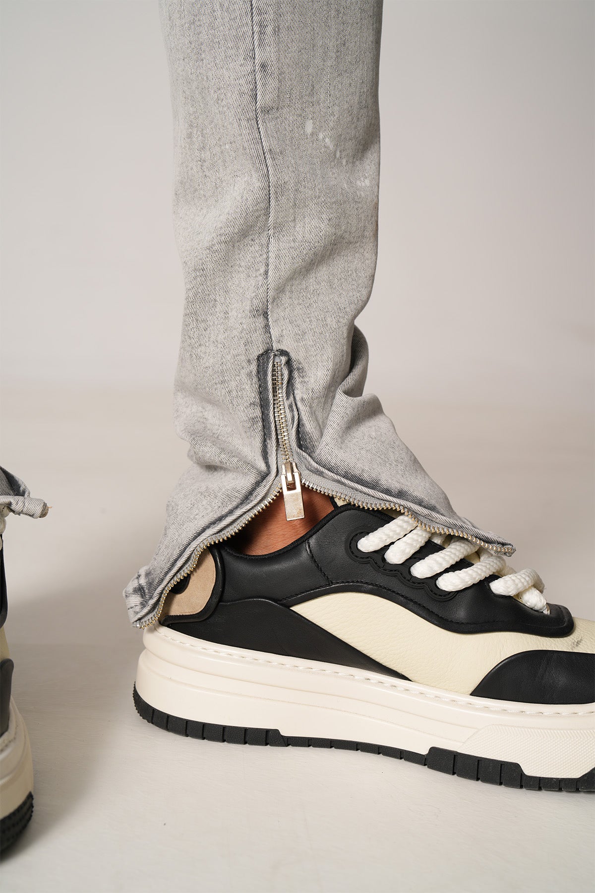 JEAN PEINTURE ZIP  - GRIS