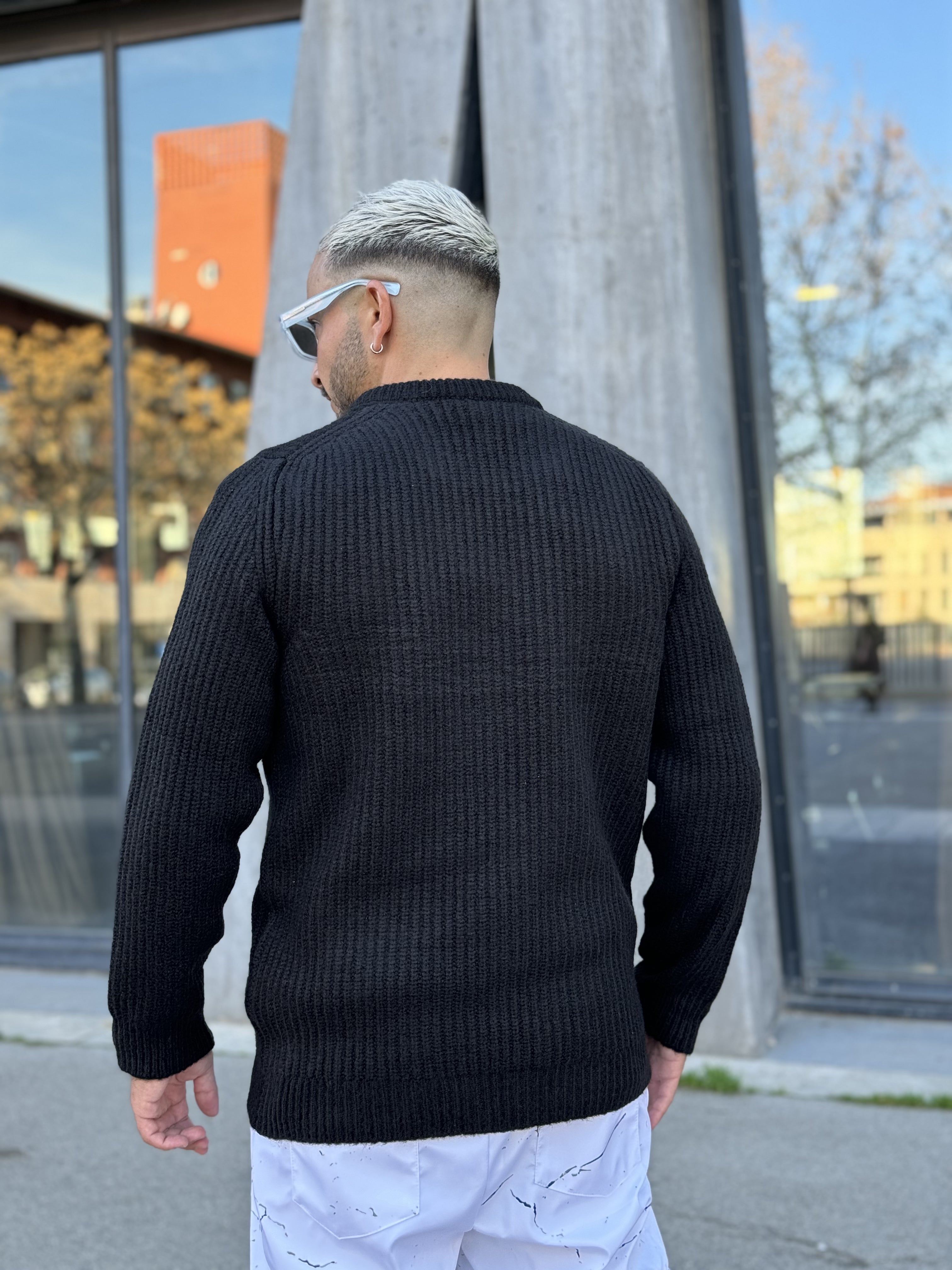 Pull en maille noir sale
