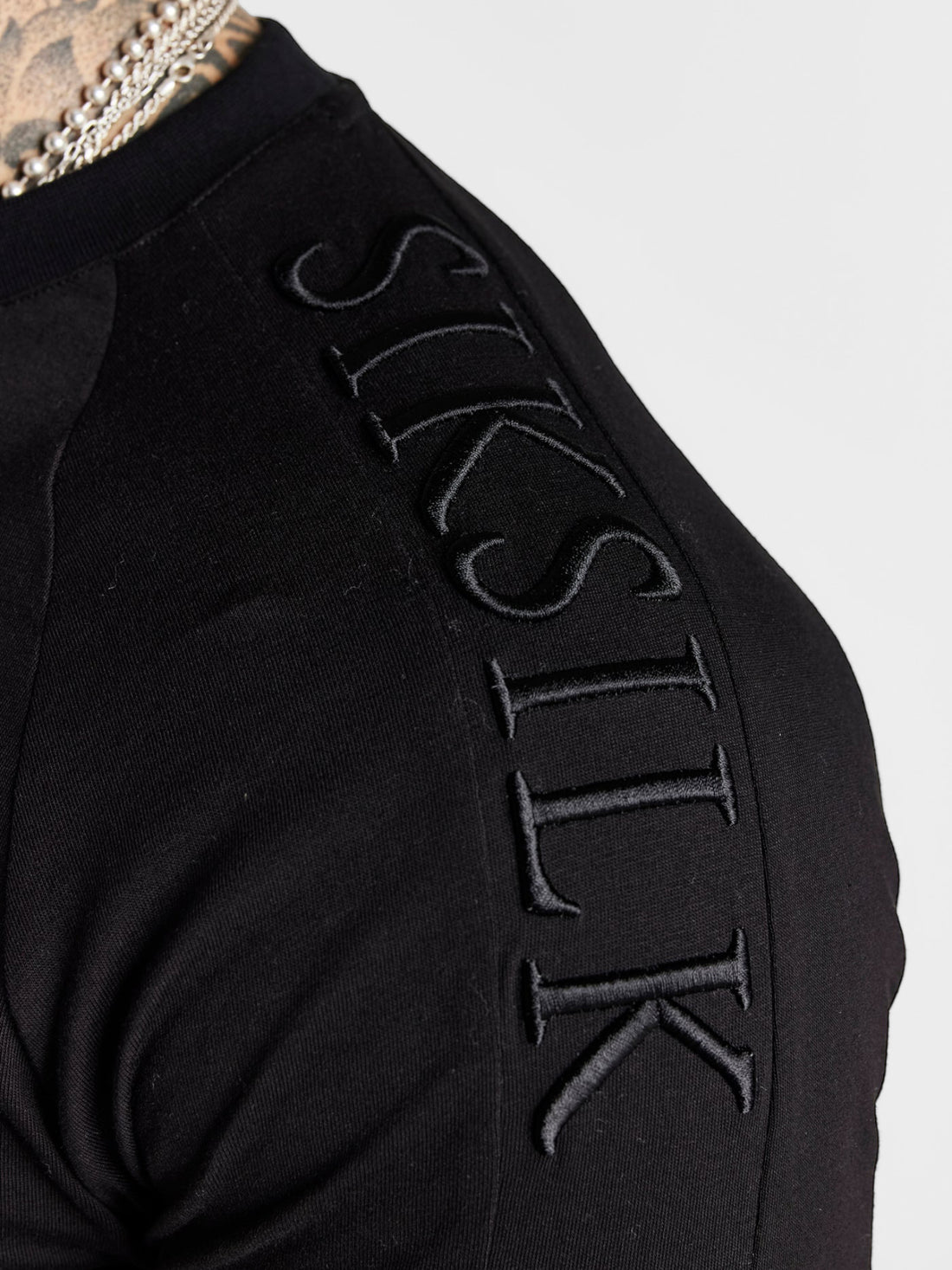 Siksilk - T-shirt MUSCLE FIT manche longue noir