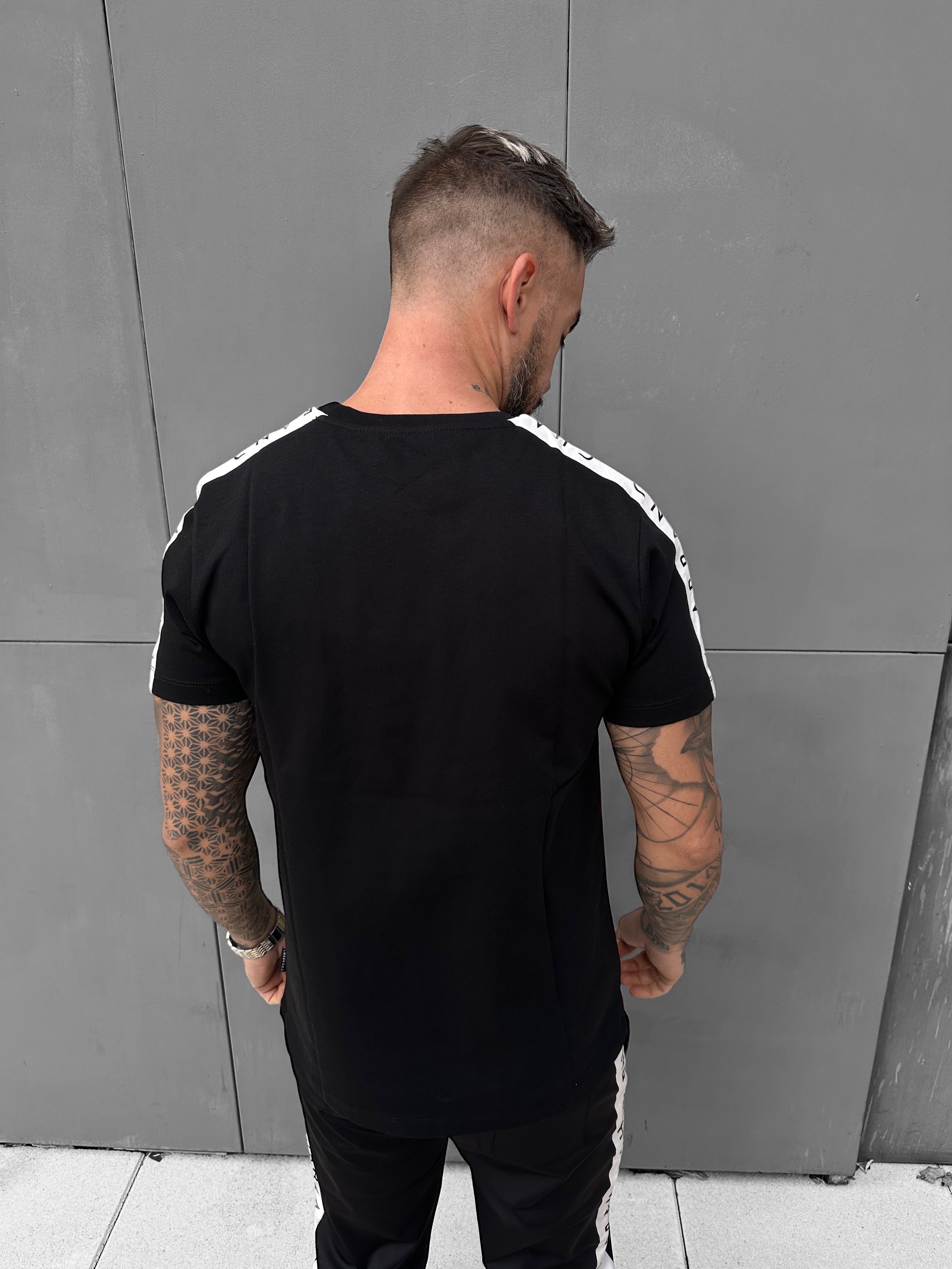 CHABRAND - Black T-shirt with shoulder logo
