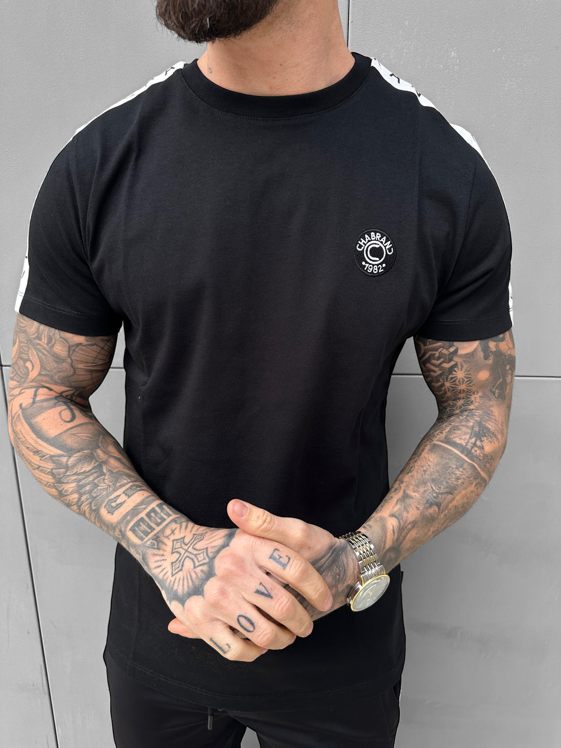 CHABRAND - Black T-shirt with shoulder logo