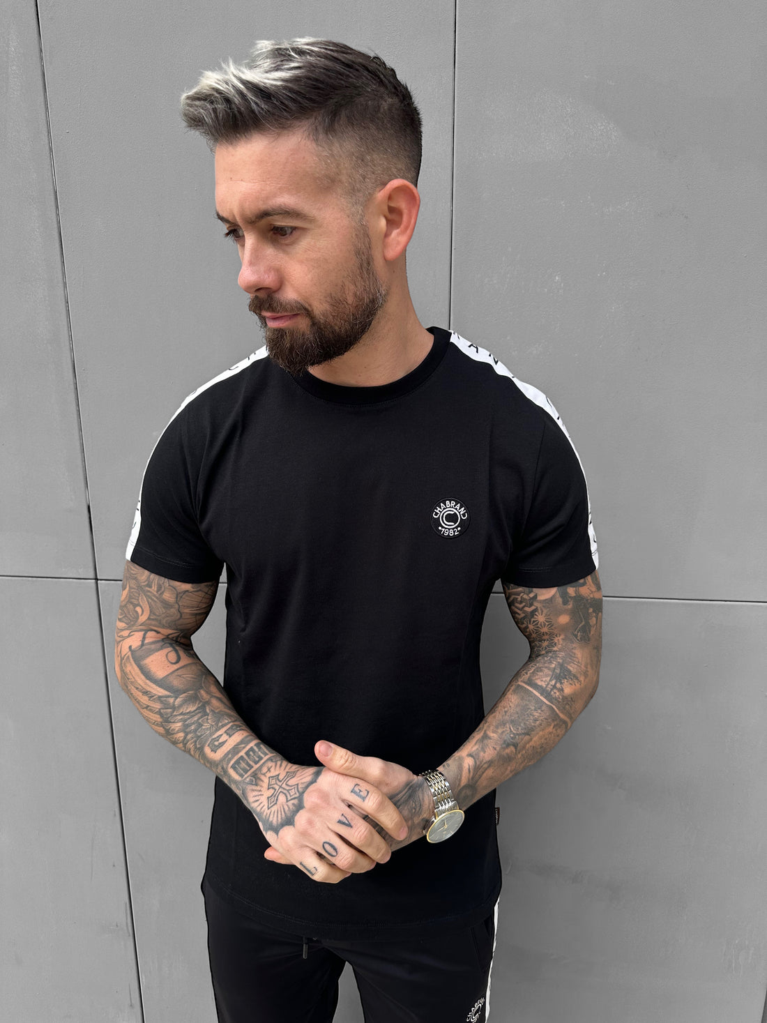 CHABRAND - Black T-shirt with shoulder logo
