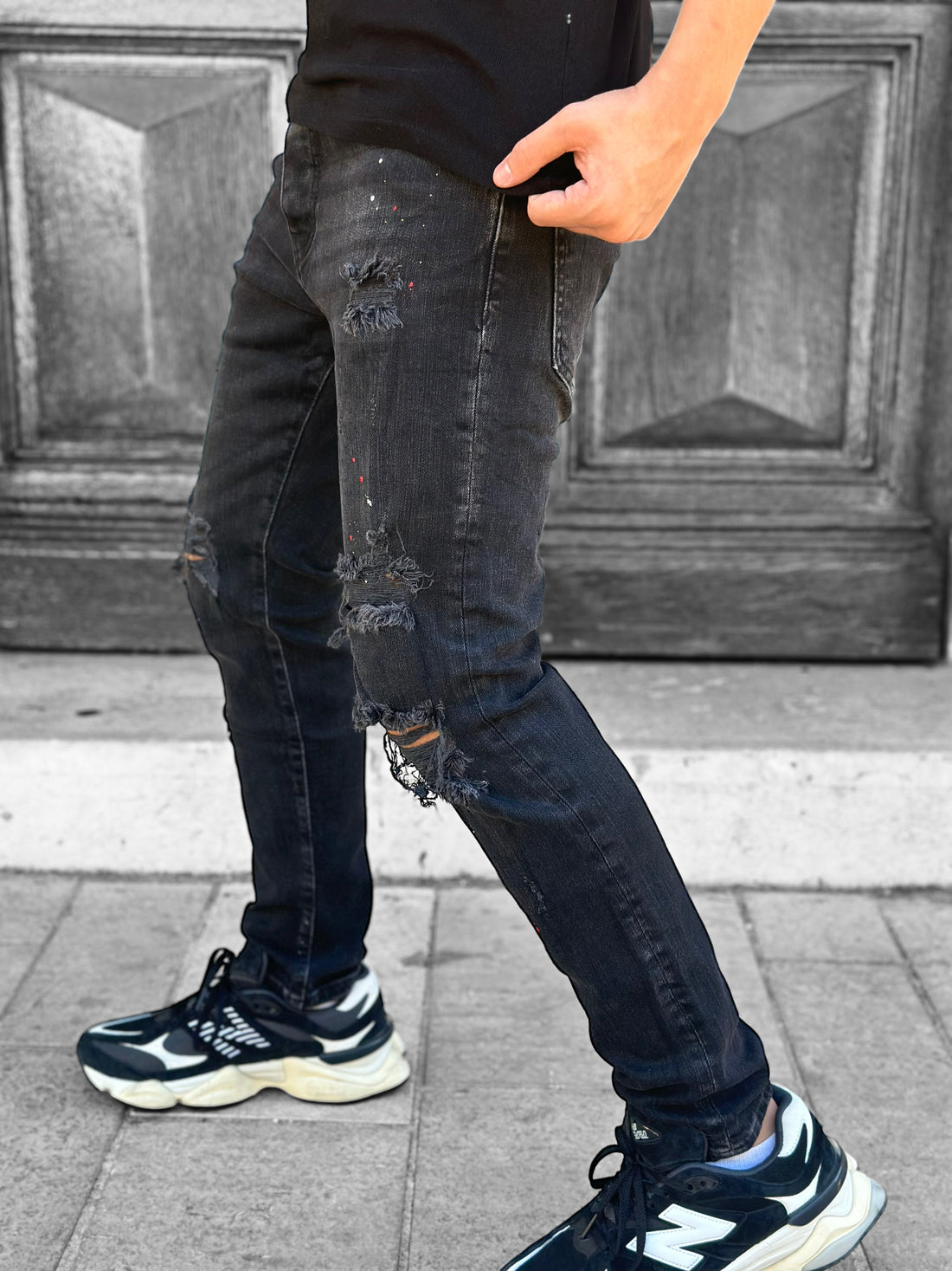 Black destroyed jeans