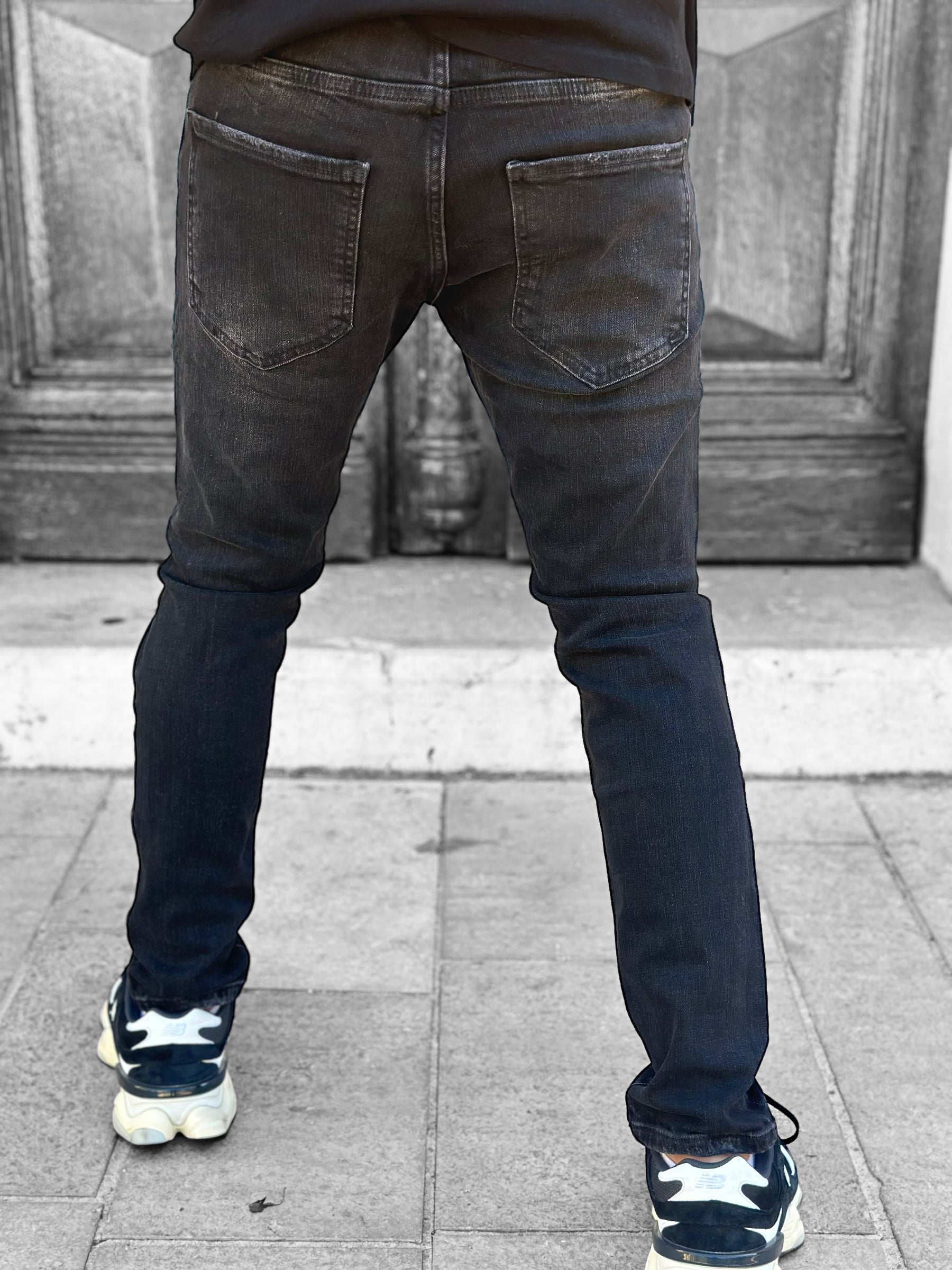 Black destroyed jeans