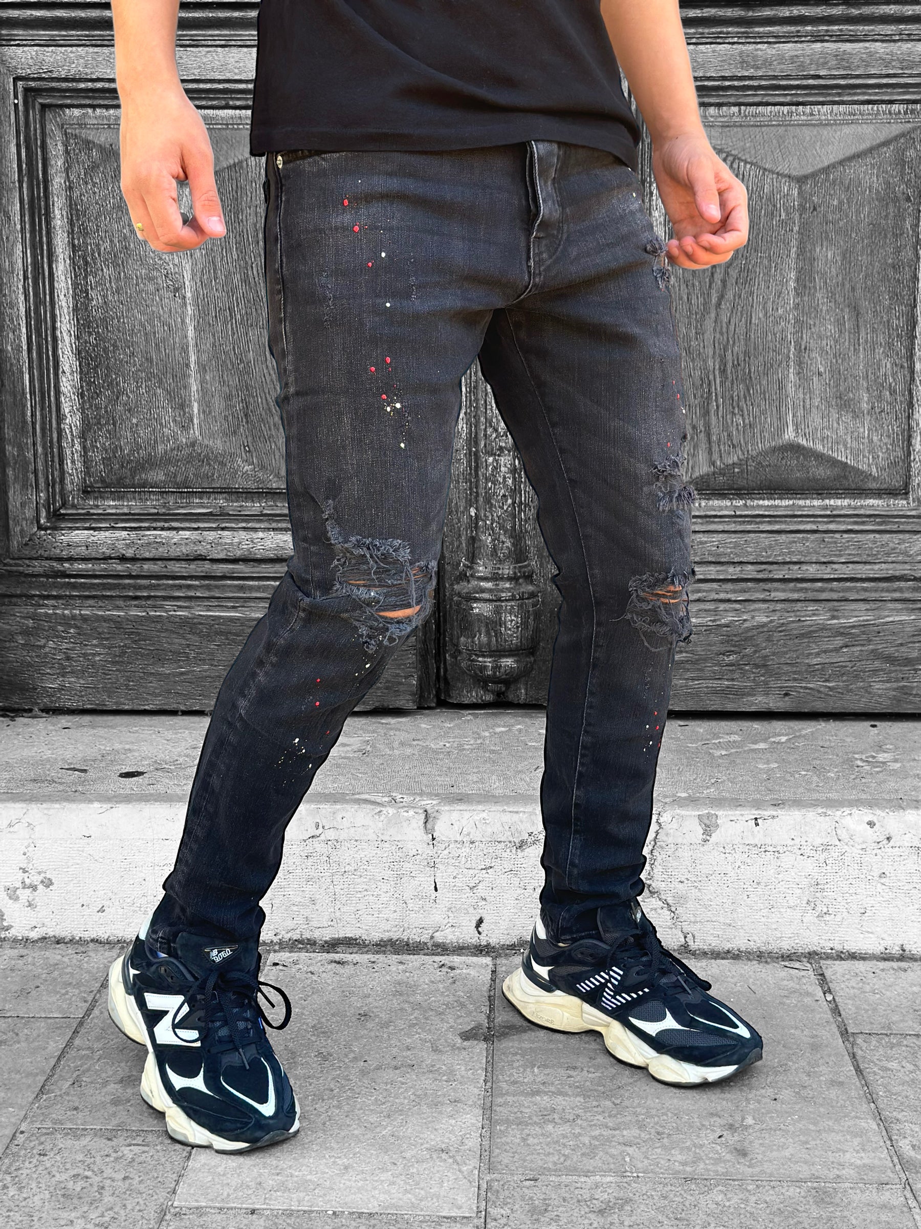 Black destroyed jeans