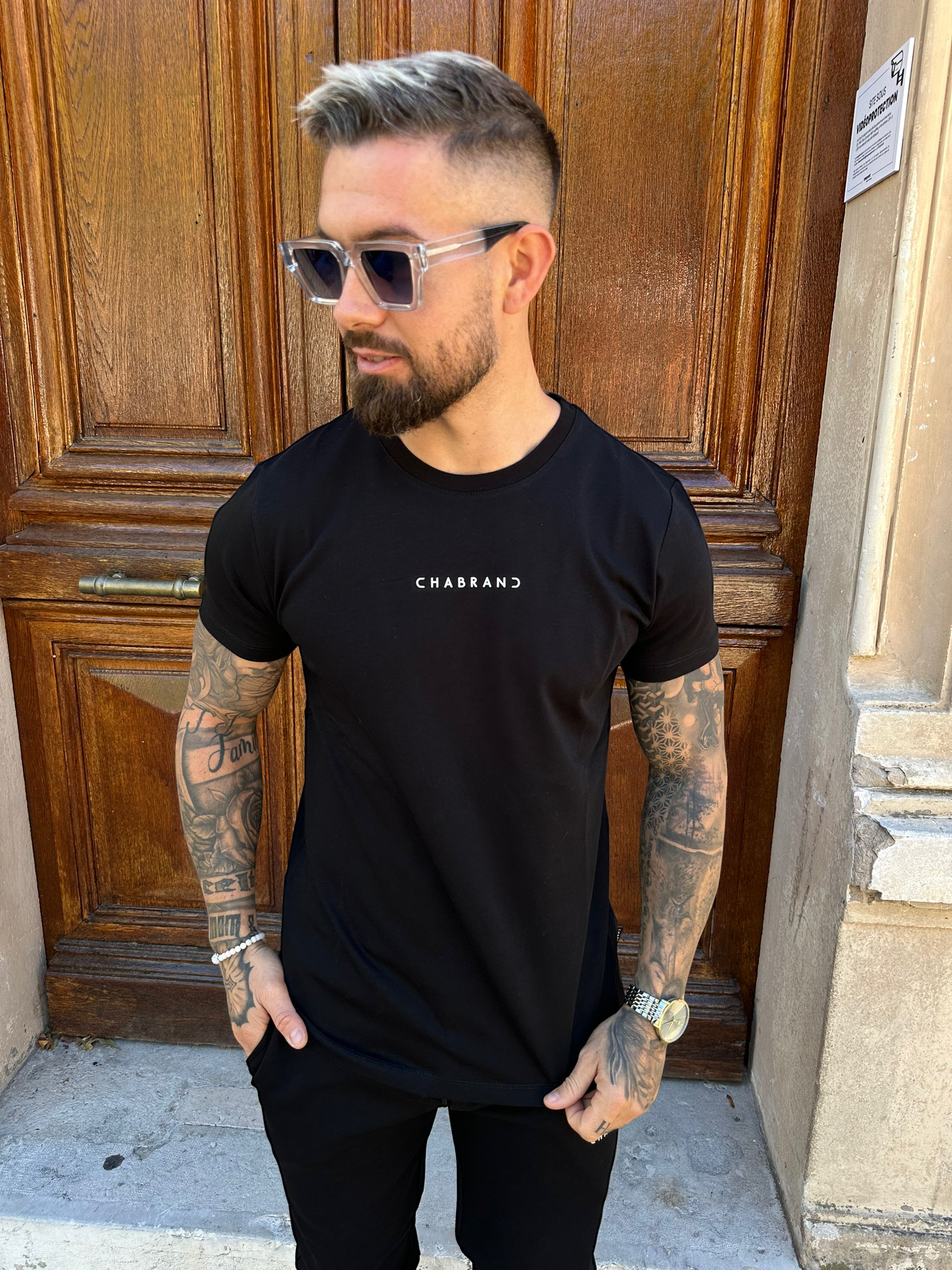 CHABRAND - Black t-shirt with mini white sign