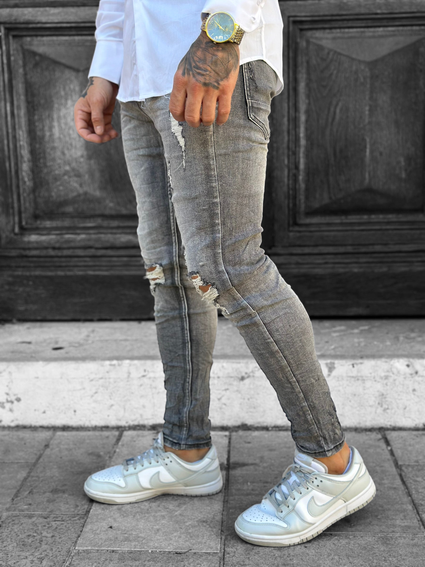 Light gray destroyed skinny jeans