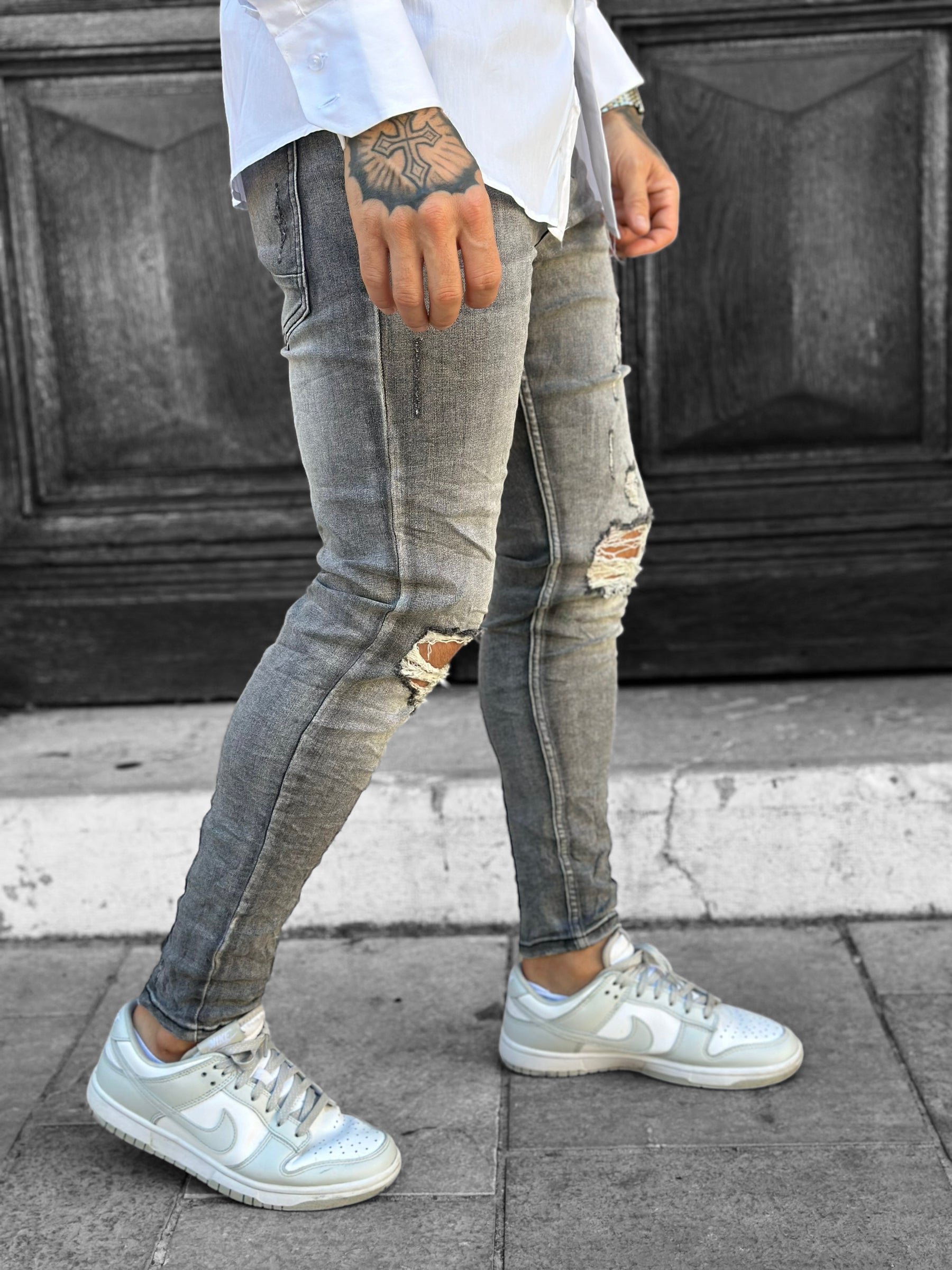 Light gray destroyed skinny jeans