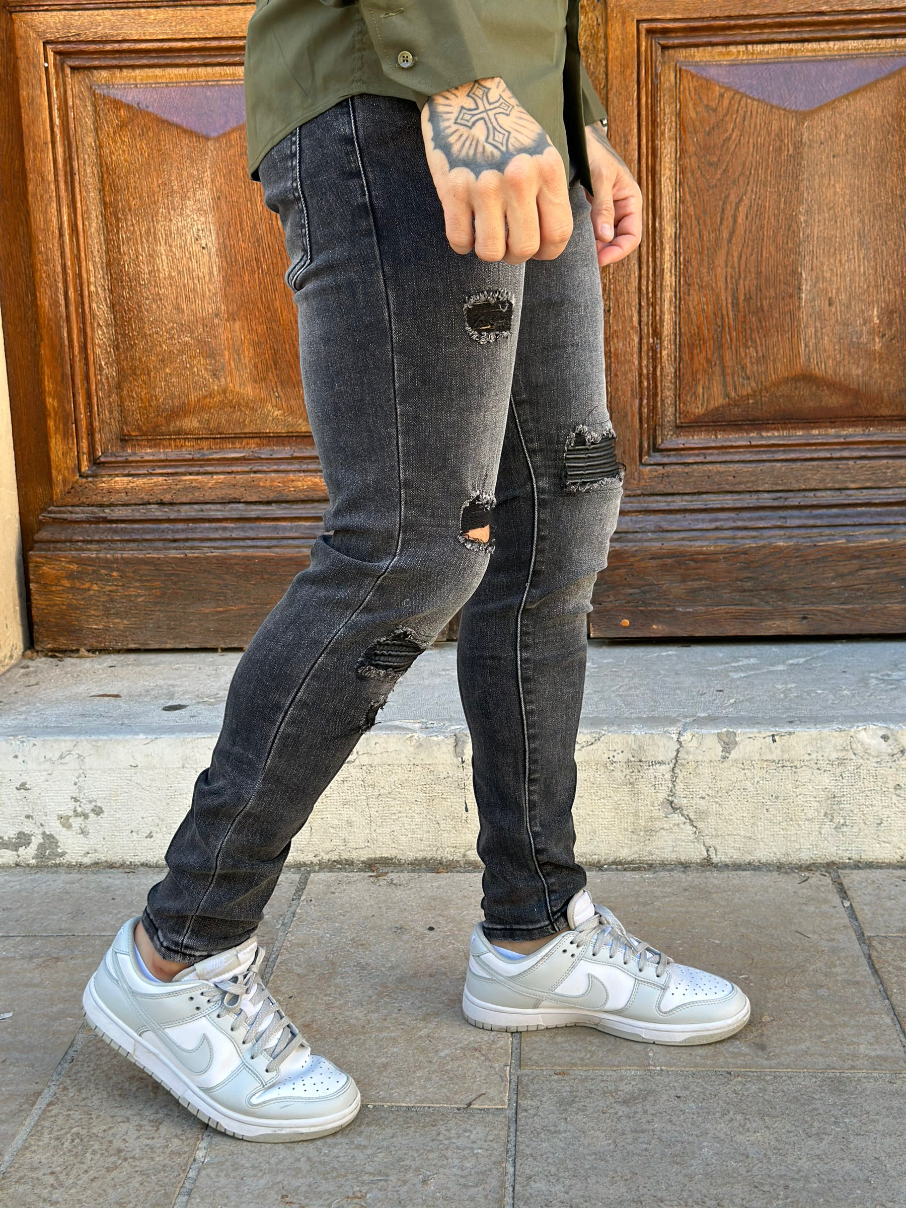 Black destroyed slim jeans