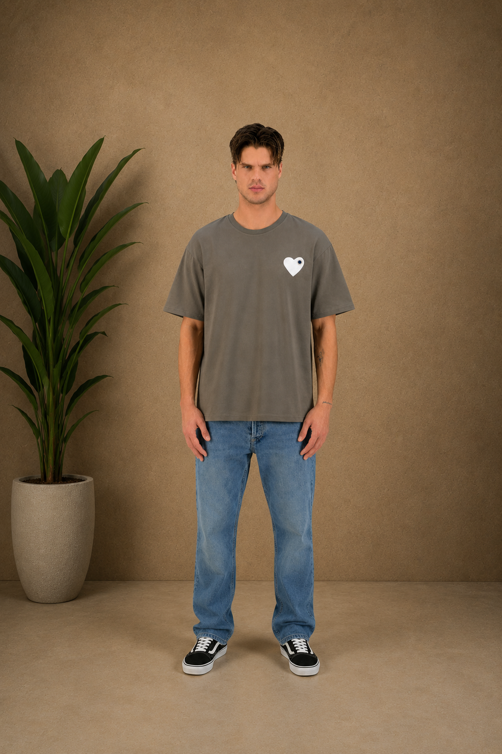 T-shirt kaki cœur blanc