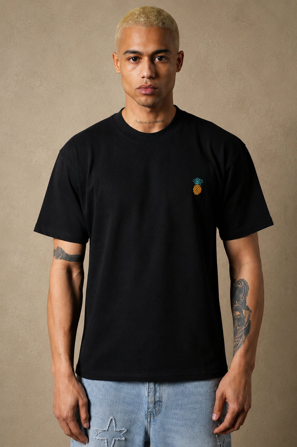 T-shirt motifs Ananas noir